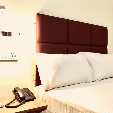 Q Palace Hotel Comilla Buitenkant foto