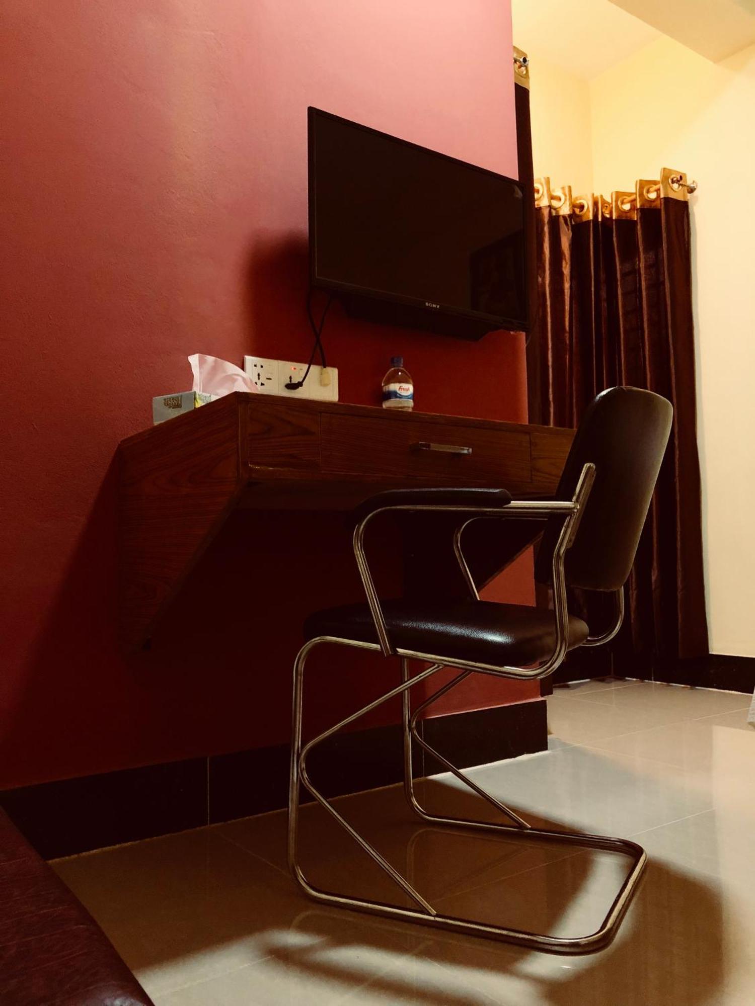 Q Palace Hotel Comilla Buitenkant foto