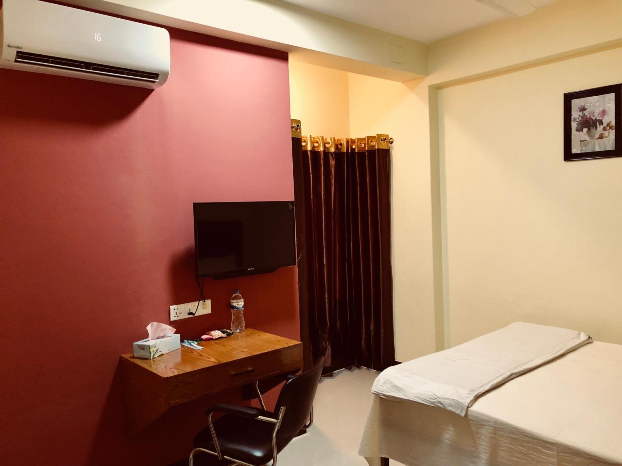 Q Palace Hotel Comilla Buitenkant foto