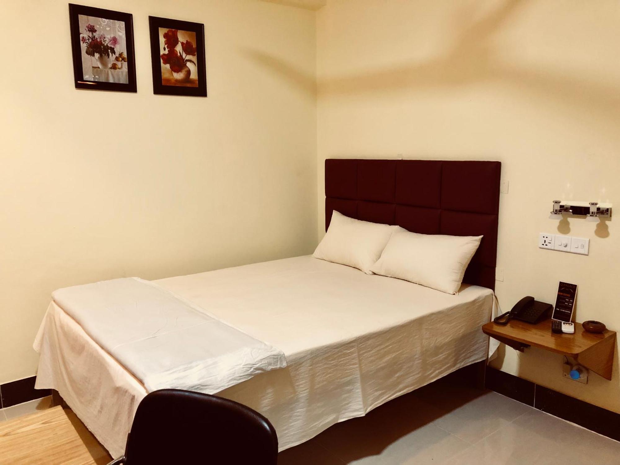 Q Palace Hotel Comilla Buitenkant foto