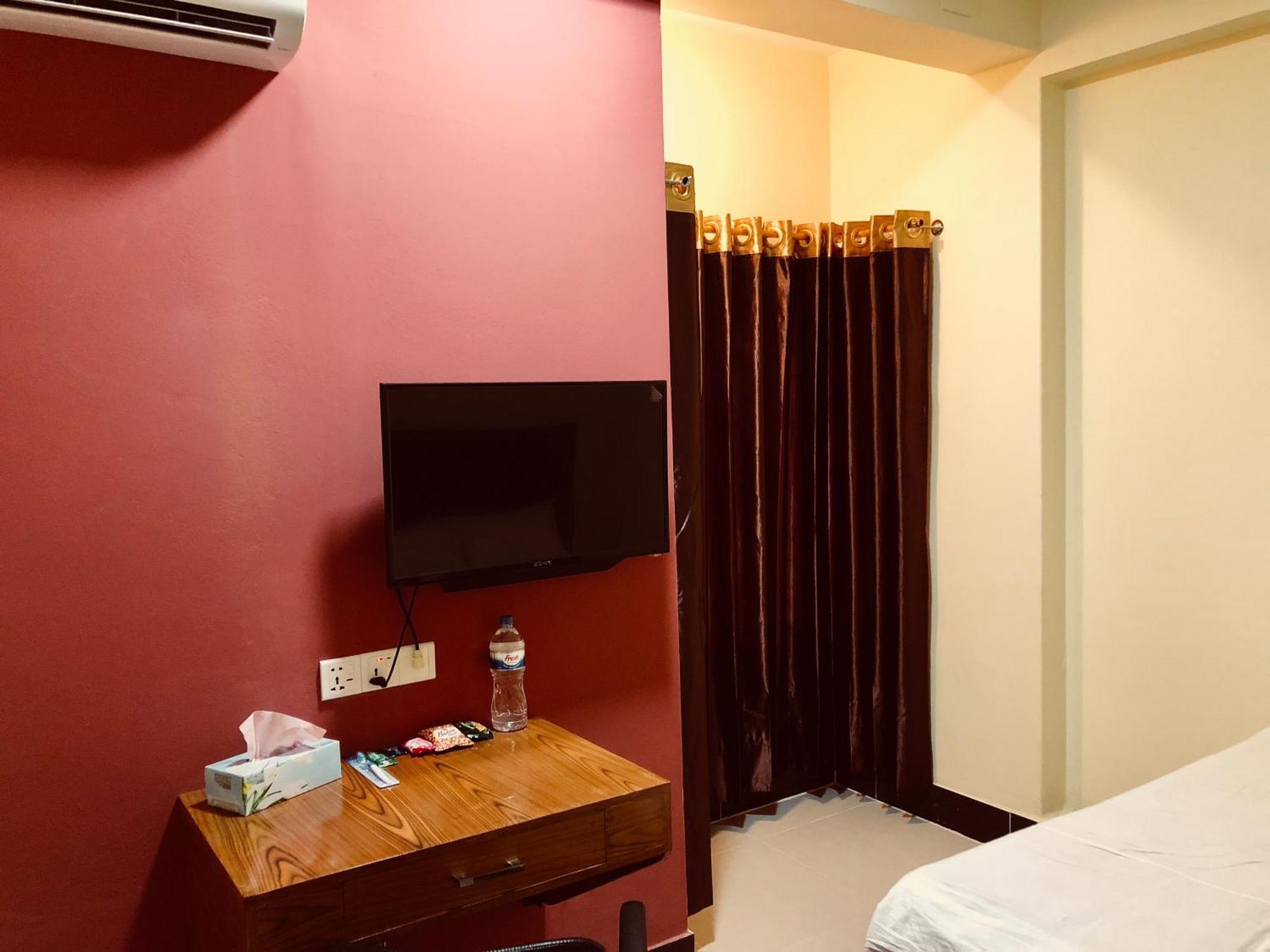 Q Palace Hotel Comilla Buitenkant foto