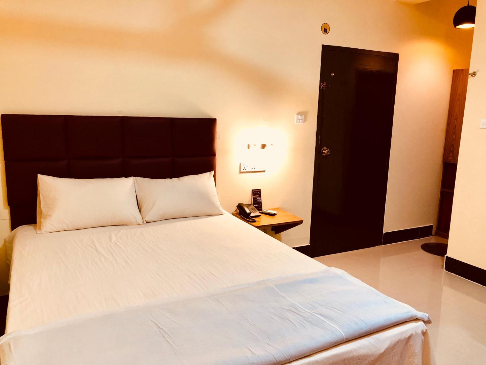 Q Palace Hotel Comilla Buitenkant foto