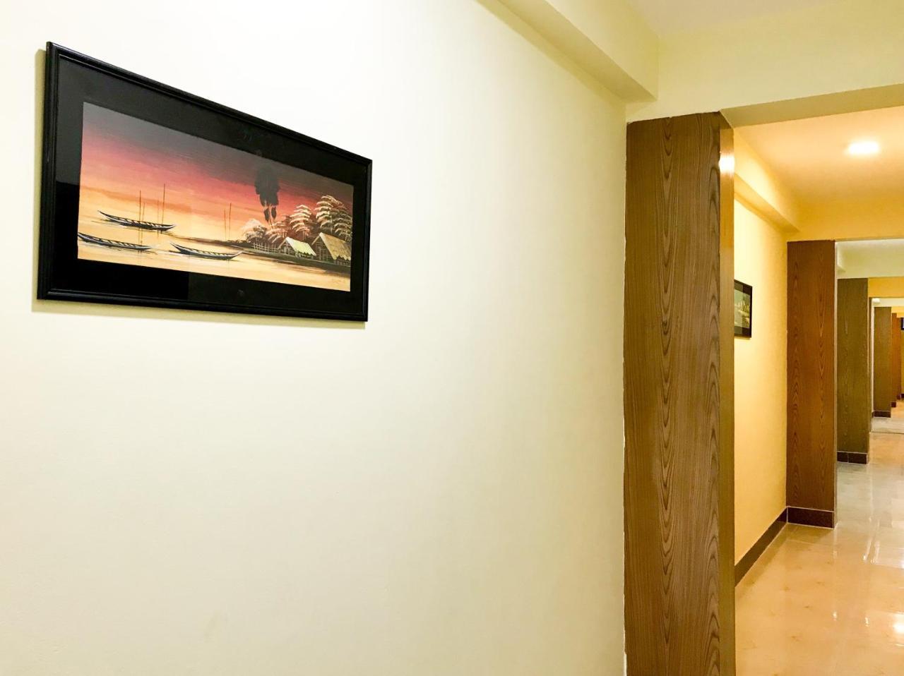 Q Palace Hotel Comilla Buitenkant foto