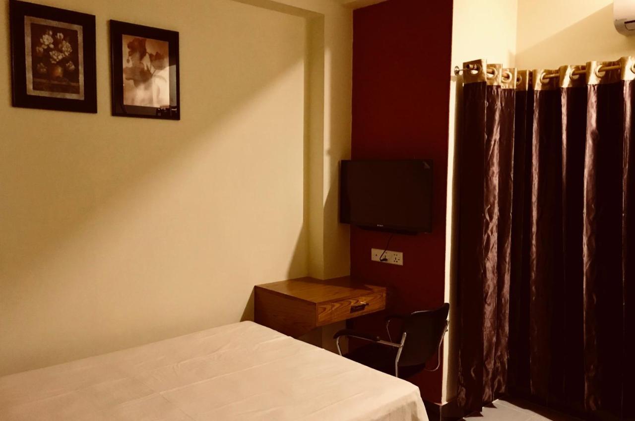 Q Palace Hotel Comilla Buitenkant foto