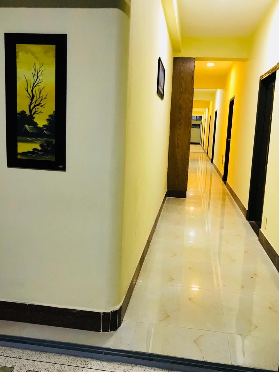 Q Palace Hotel Comilla Buitenkant foto