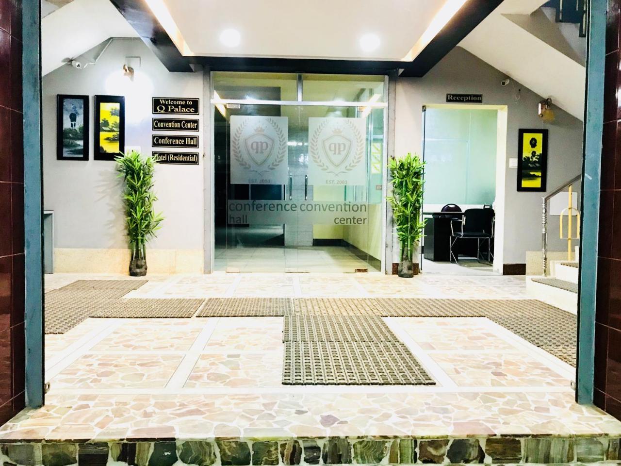 Q Palace Hotel Comilla Buitenkant foto