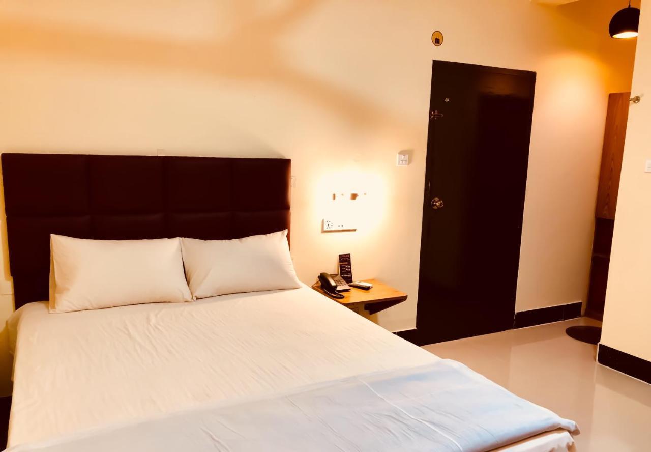 Q Palace Hotel Comilla Buitenkant foto
