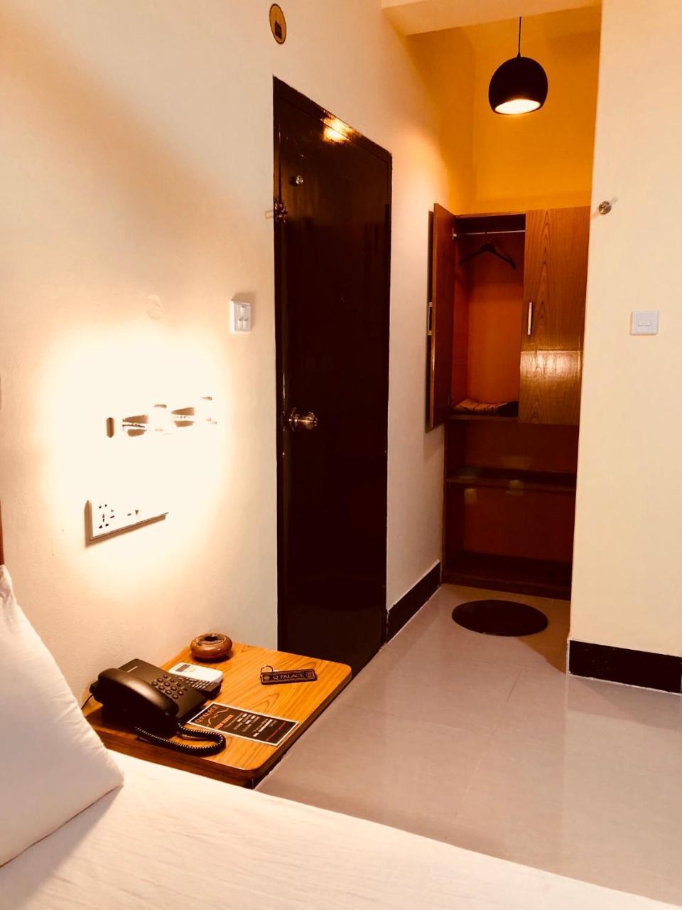Q Palace Hotel Comilla Buitenkant foto