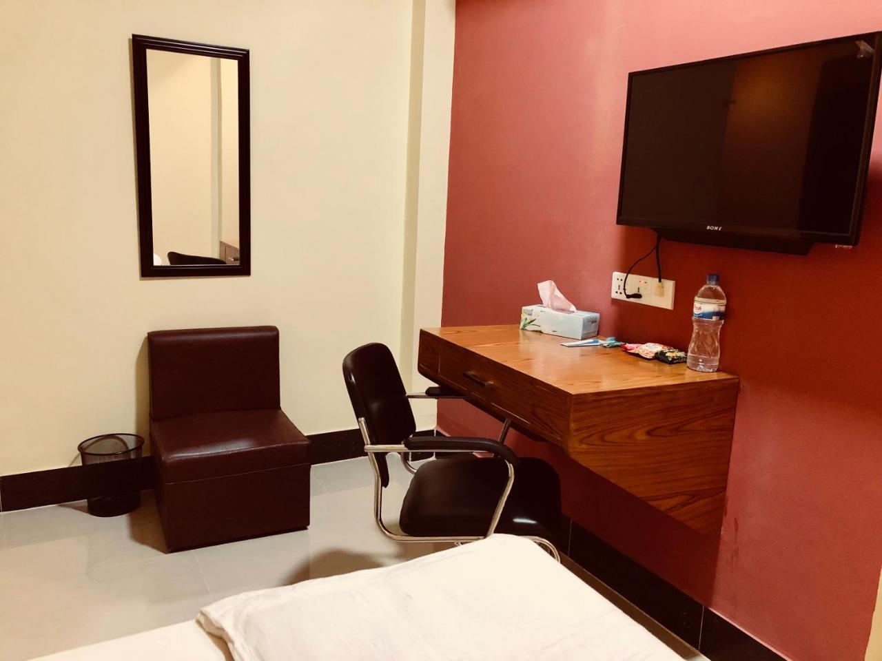 Q Palace Hotel Comilla Buitenkant foto